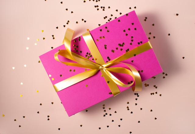 How are gifts in Games and IRL Gift box in wrapping paper with ribbon